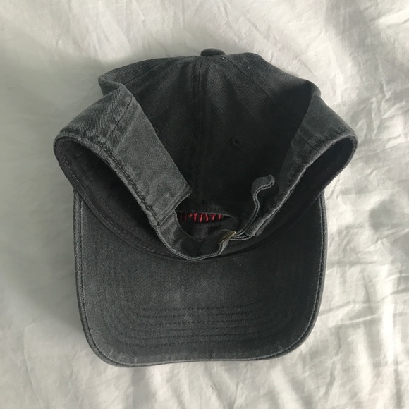 💙SOLD💙 Brandy Melville California Gray Cap - Picture 4 of 4